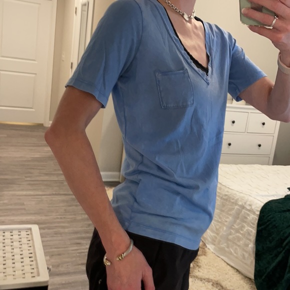 Gap designed & crafted distressed v neck w/ pocket - Picture 2 of 8